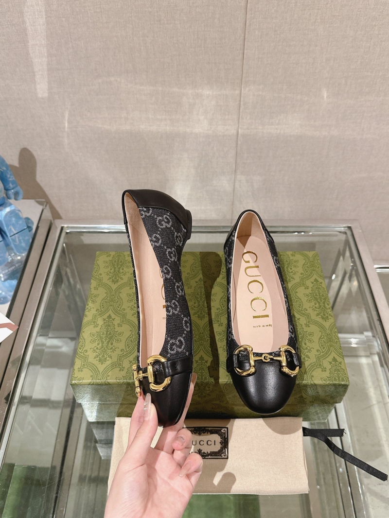 Gucci Flat Shoes